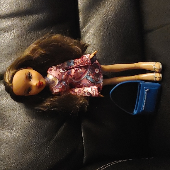 2001 MGA Yasmin Bratz doll - Picture 2 of 5